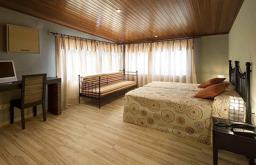 Hotel H Con Encanto Binefar Exterior photo