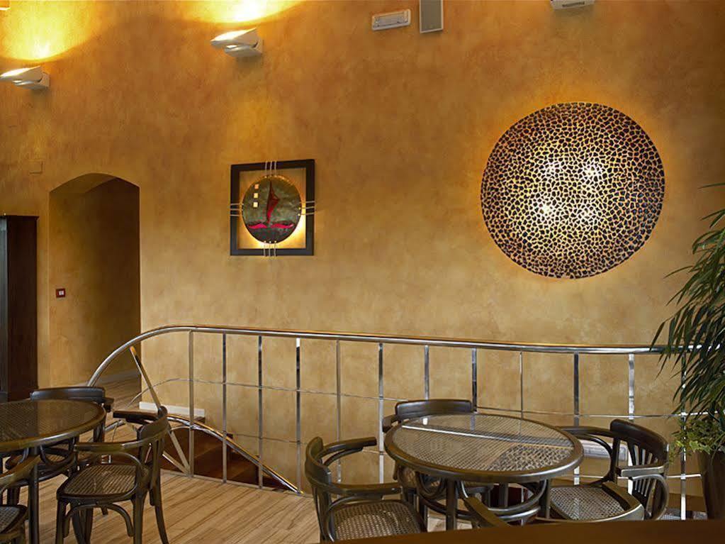 Hotel H Con Encanto Binefar Exterior photo